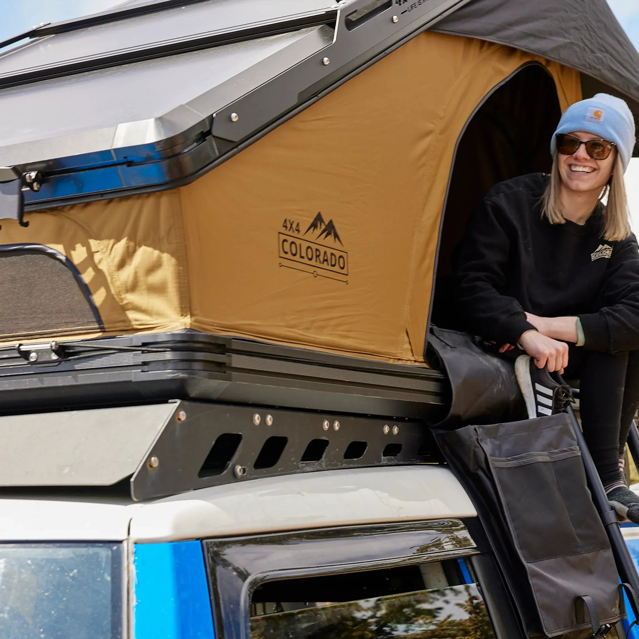 4X4 Colorado Nimbus Hardshell Roof Top Tent