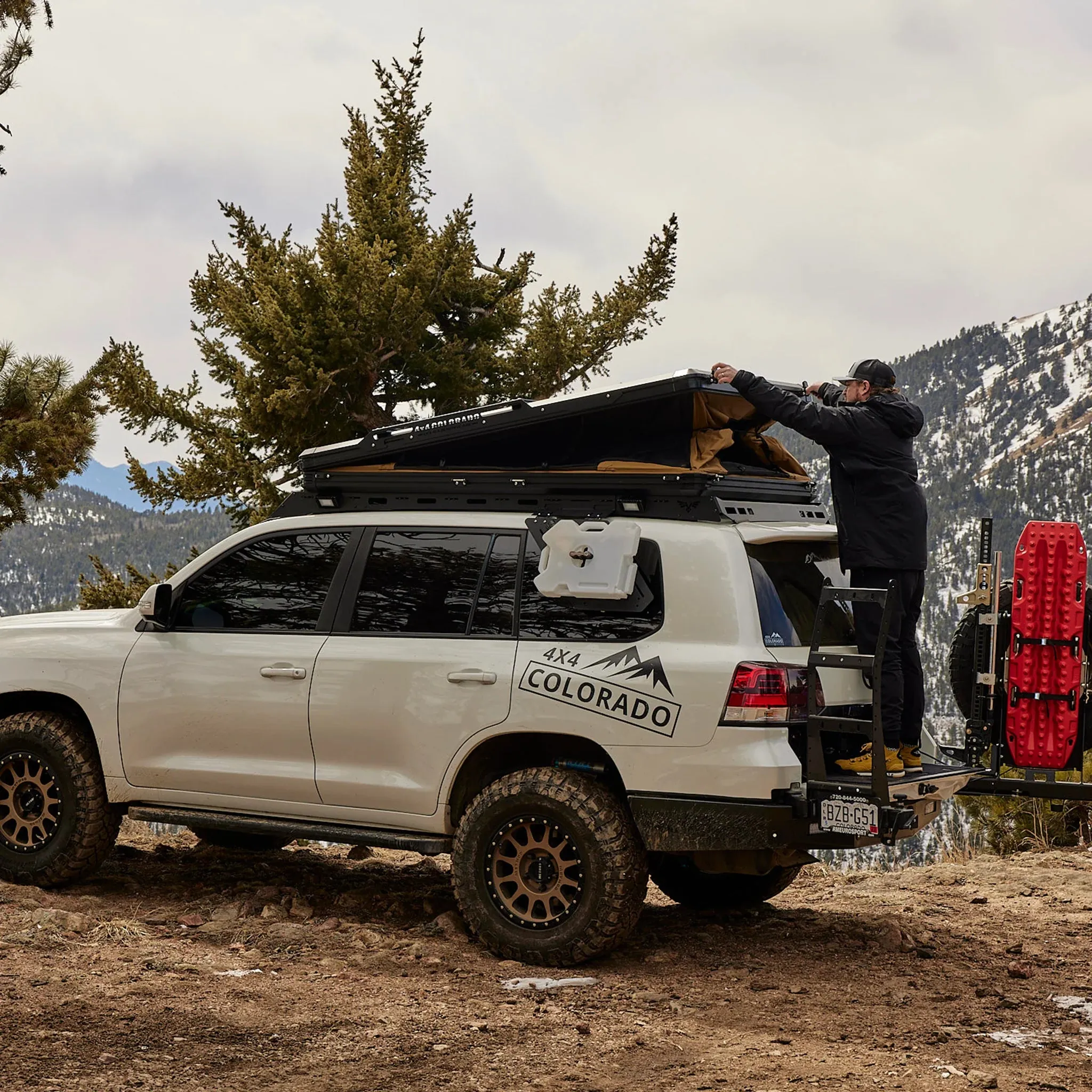 4X4 Colorado Stratus 2.0 Hardshell Roof Top Tent