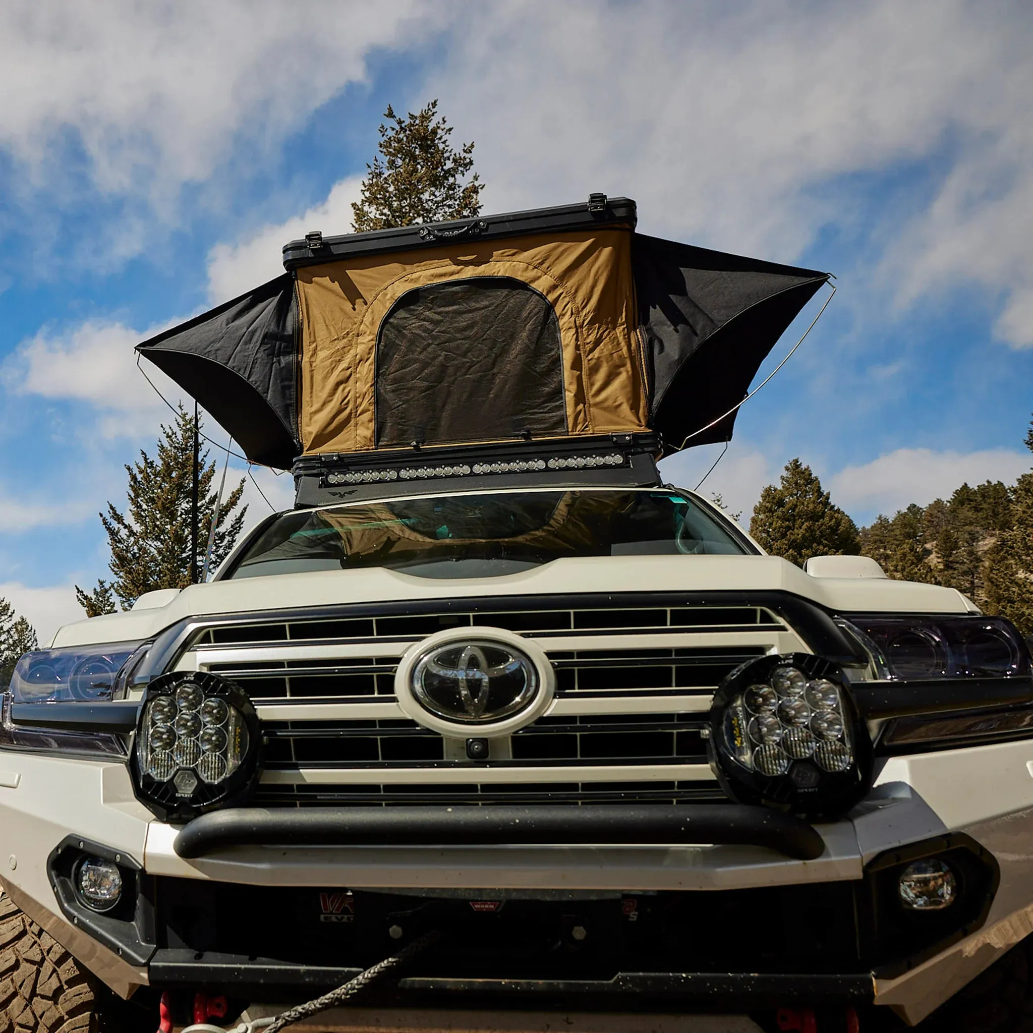 4X4 Colorado Stratus 2.0 Hardshell Roof Top Tent