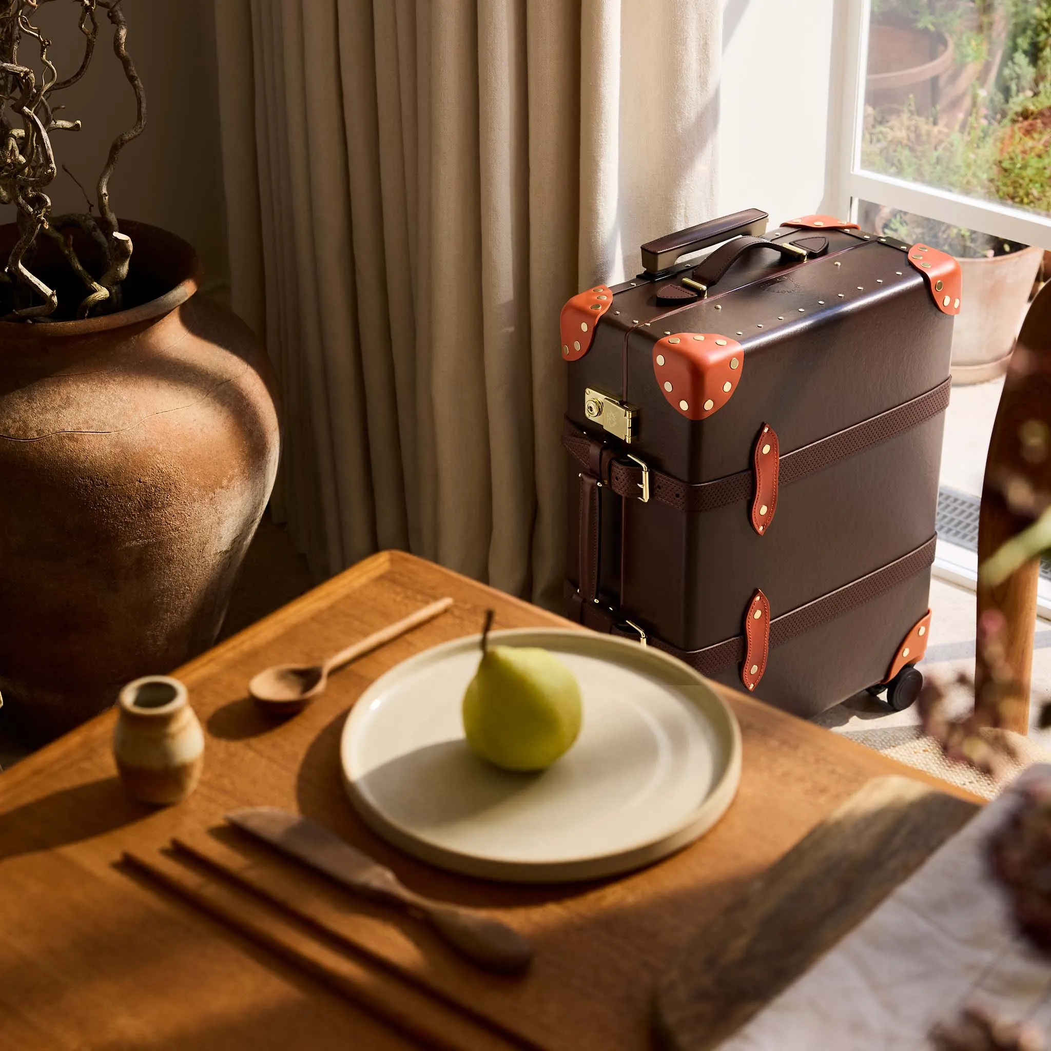 Cotswolds · Carry-On - 4 Wheels | Coffee Brown/Orange/Brass