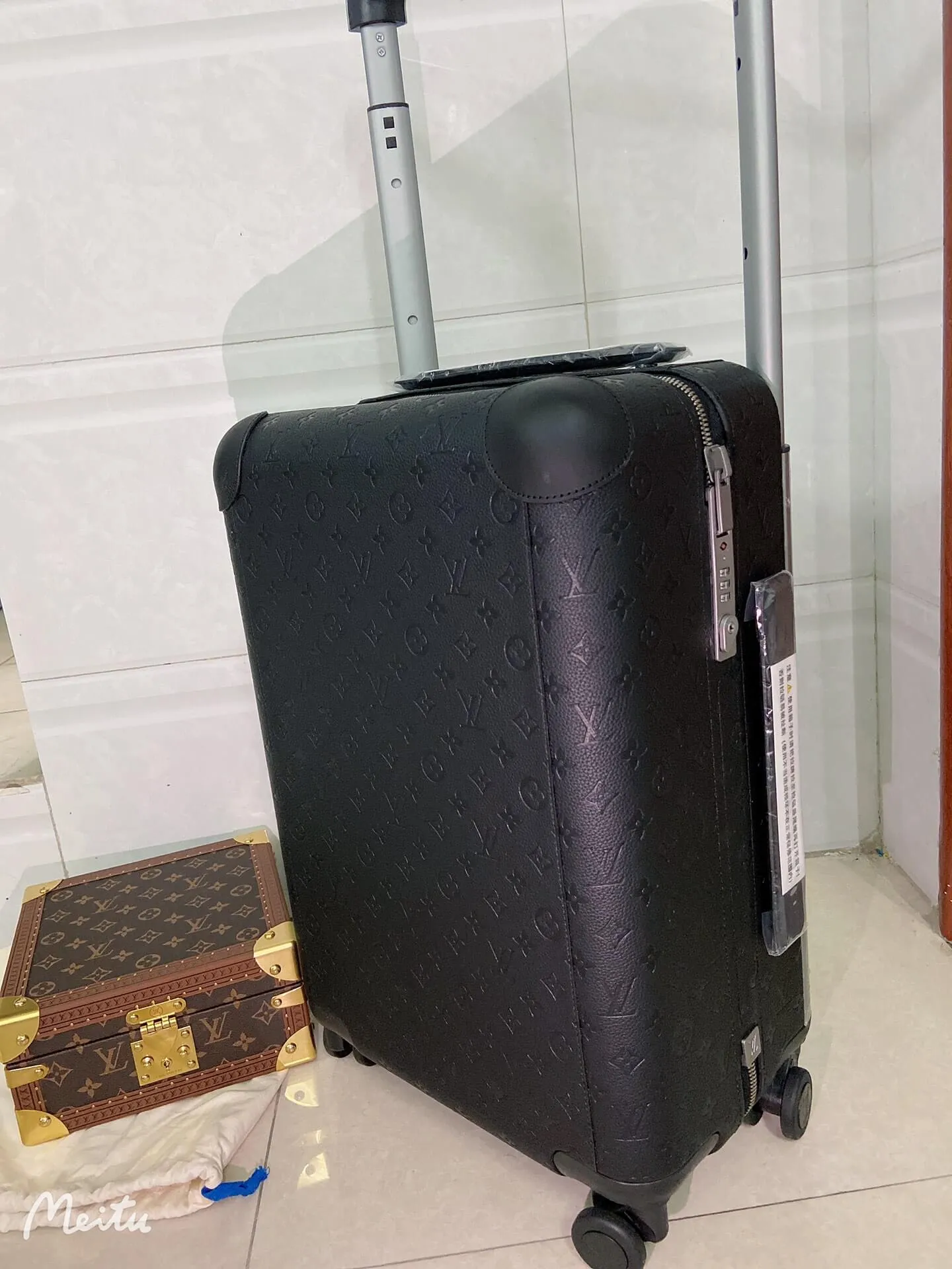 Louis Vuitton LV Monogram Horizon 55 Rolling Black Luggage Bag