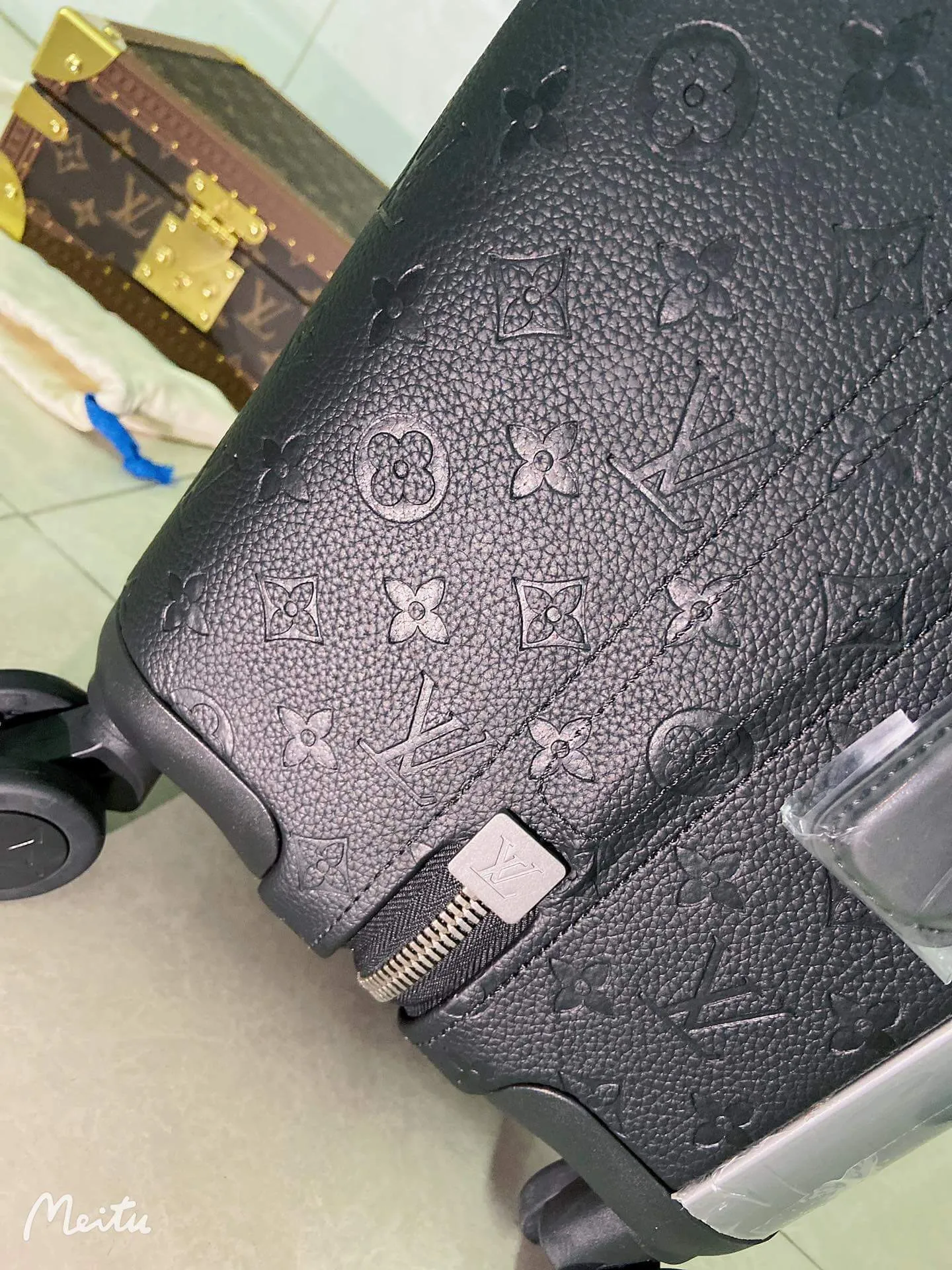 Louis Vuitton LV Monogram Horizon 55 Rolling Black Luggage Bag