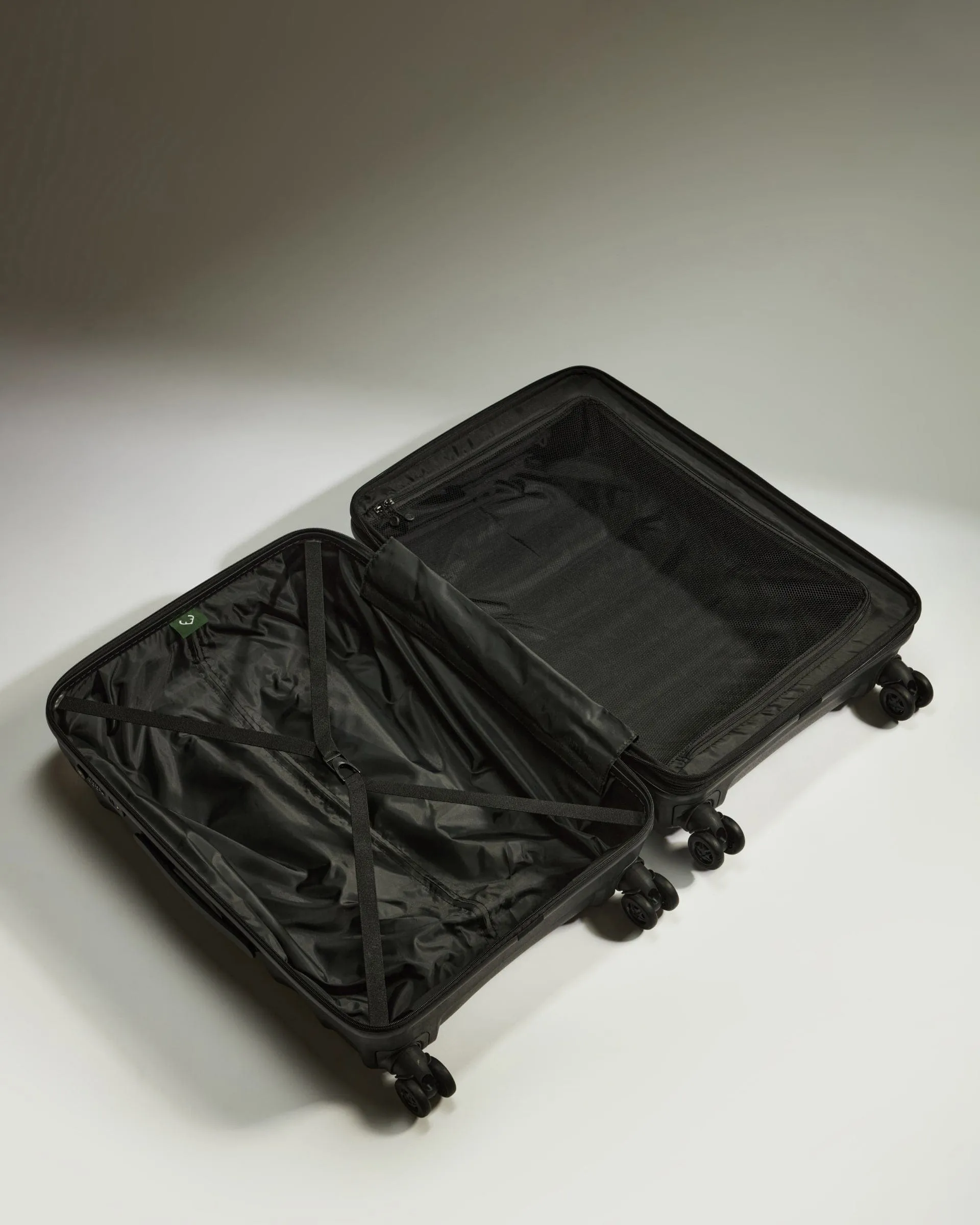 Medium Suitcase in Black - Juno