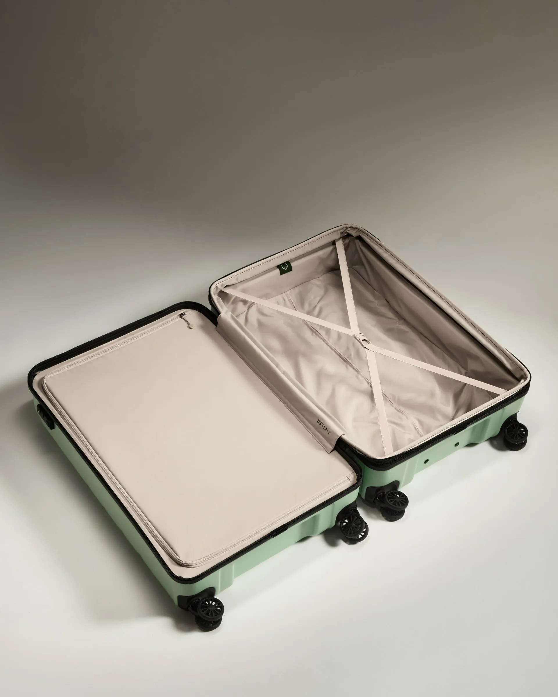 Suitcase Set in Aspen Green - Logo